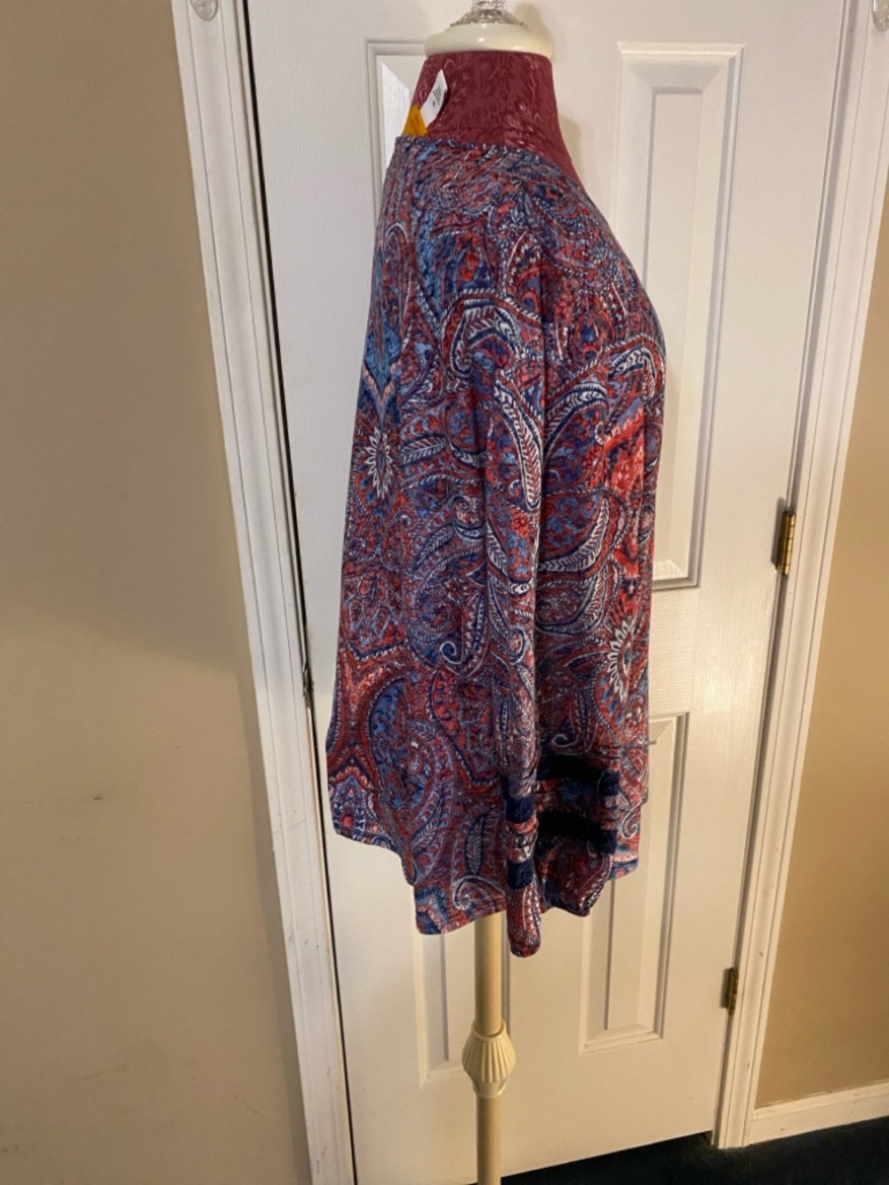 Ruby Rd. Red and Blue Paisley Print  with Key Hole Design Tunic Top Size 2X - Picture 5 of 13